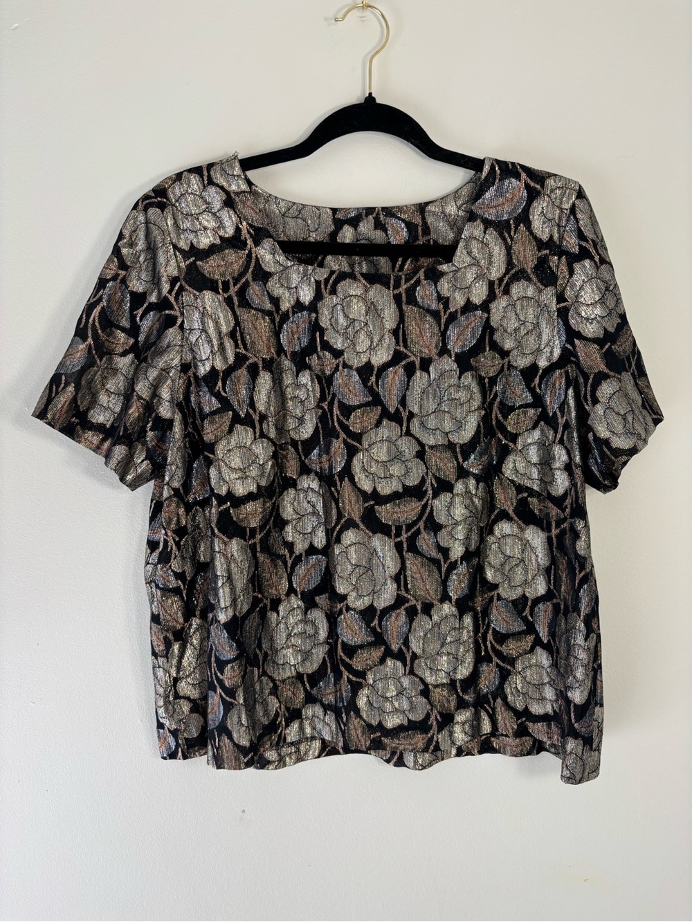 Metallic Floral Short-Sleeve Blouse - Black & Silver